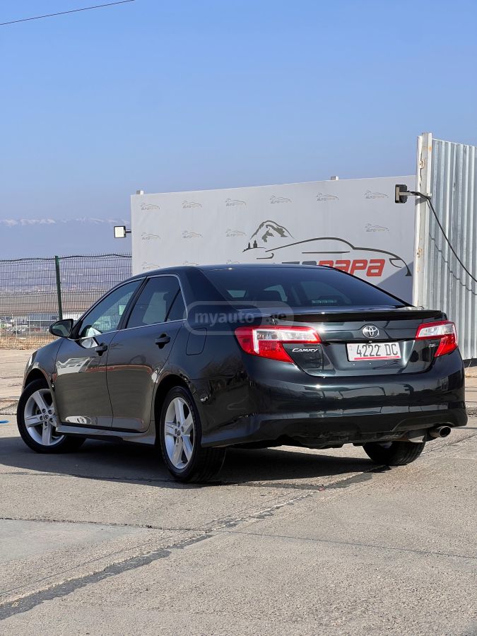 Toyota Camry 2013 — photo 2