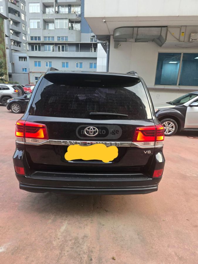 Toyota Land Cruiser 2017 — photo 2
