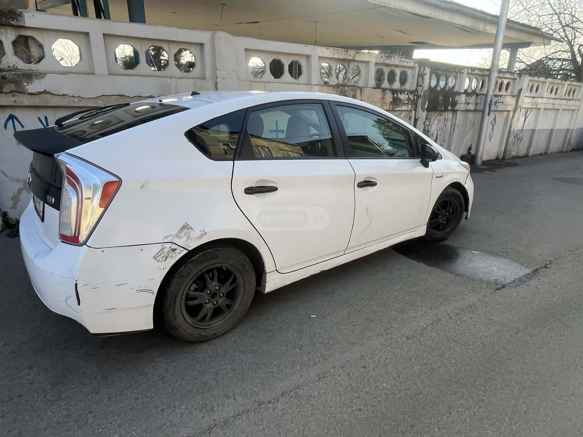 Toyota Prius 2013 — photo 2