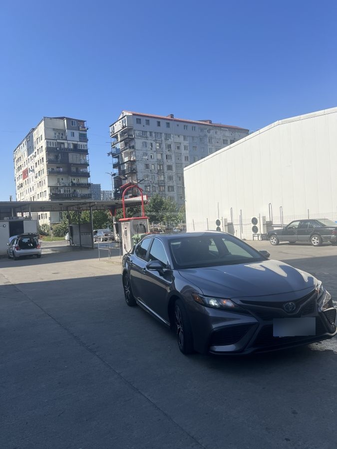 Toyota Camry 2022 — photo 2