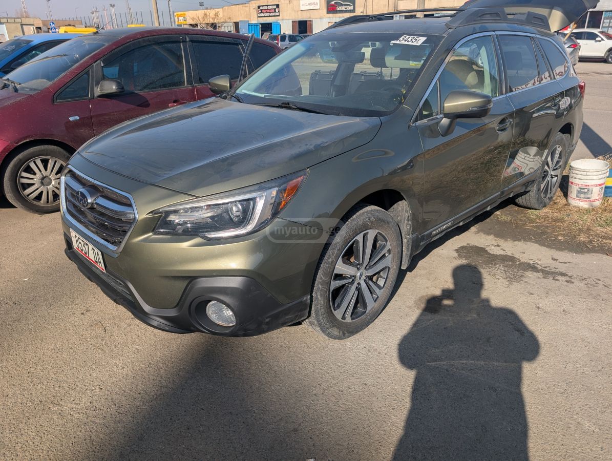 Subaru Outback 2018 — photo 2