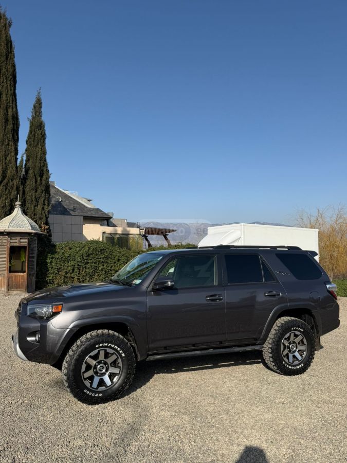 Toyota 4Runner 2017 — photo 2
