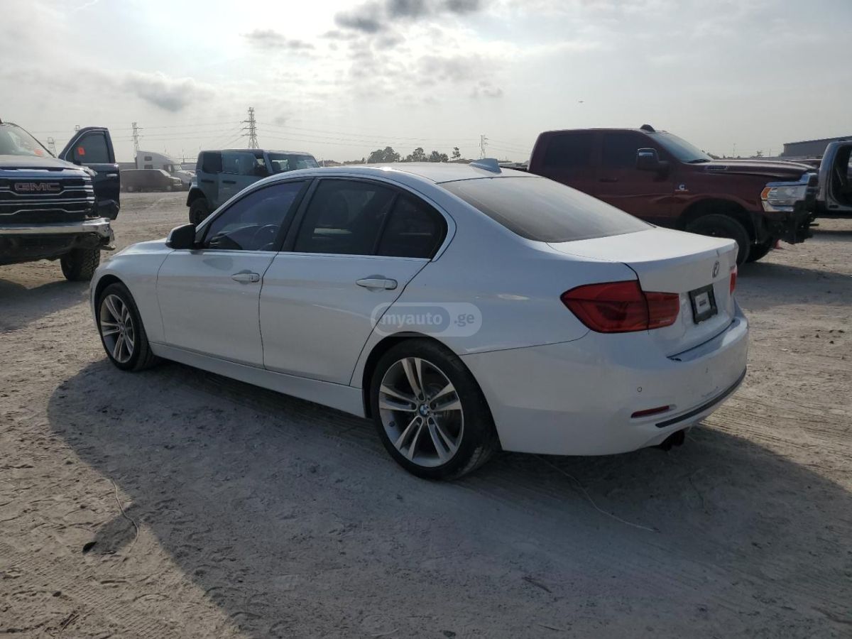 BMW 330 2018 — photo 2