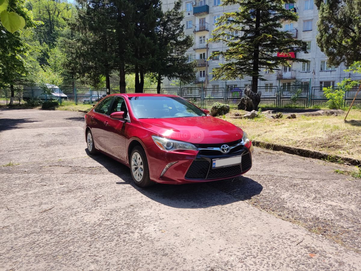 Toyota Camry 2017 — photo 2