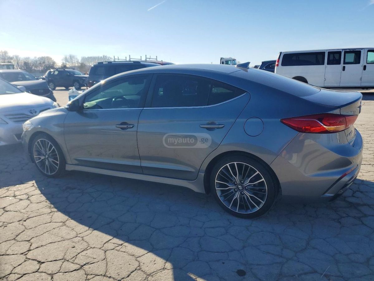Hyundai Elantra 2017 — photo 2