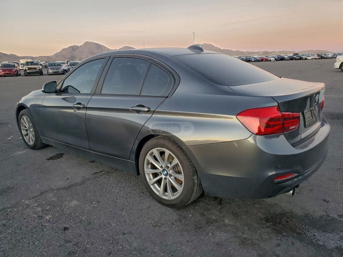BMW 320 2018 — photo 2