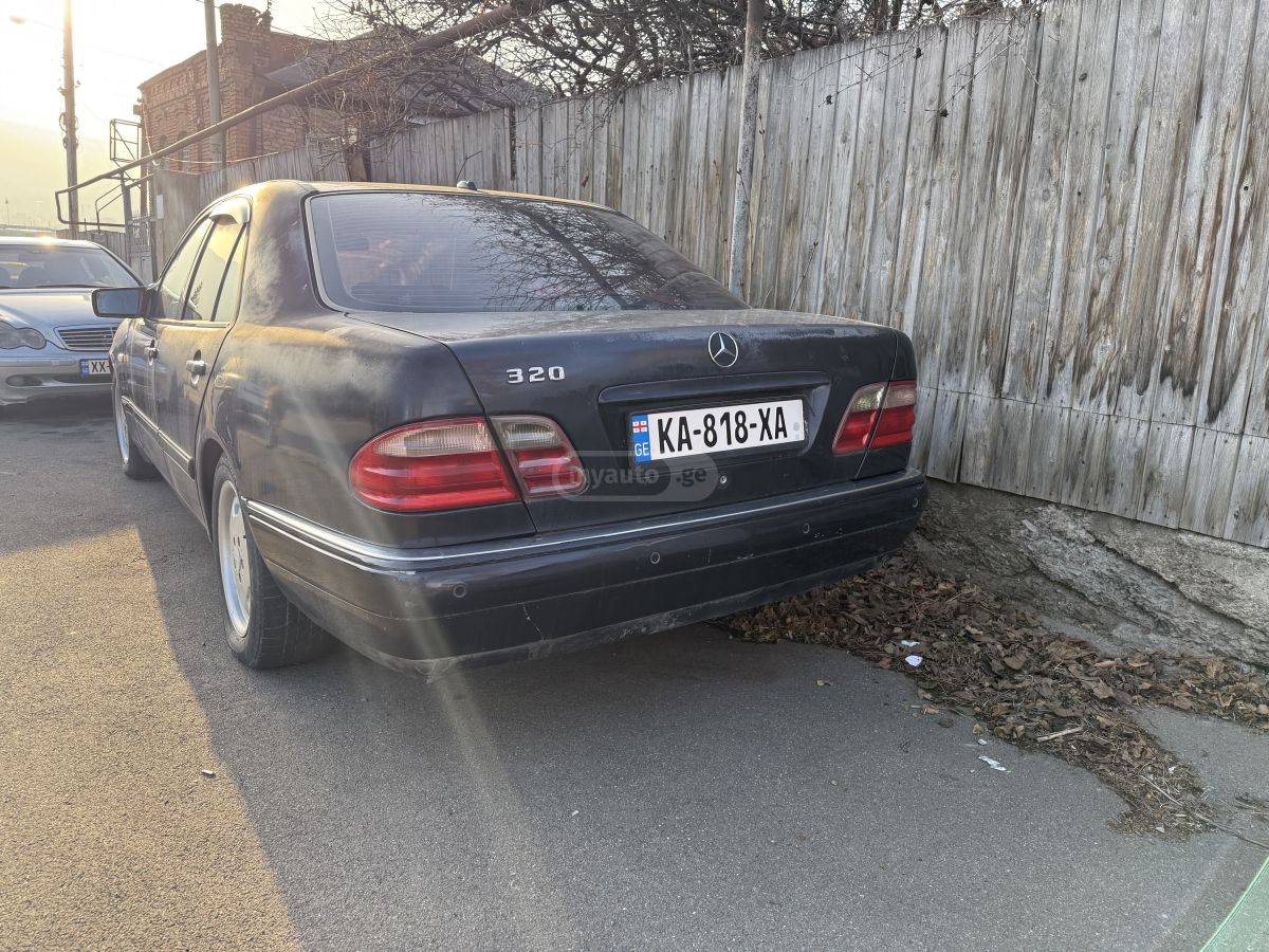 Mercedes-Benz E 280 1999 — photo 2