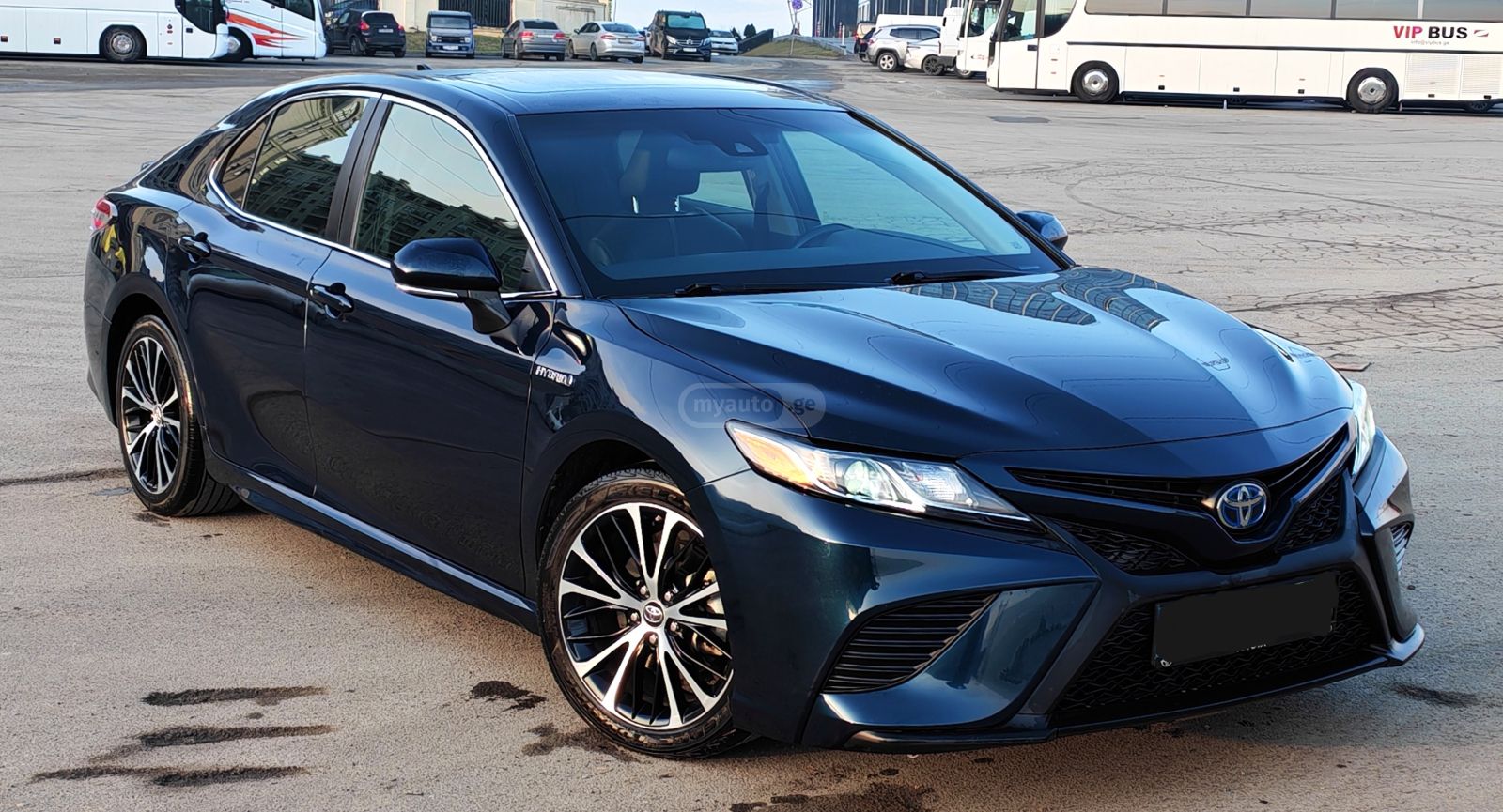 Toyota Camry 2019 — photo 2