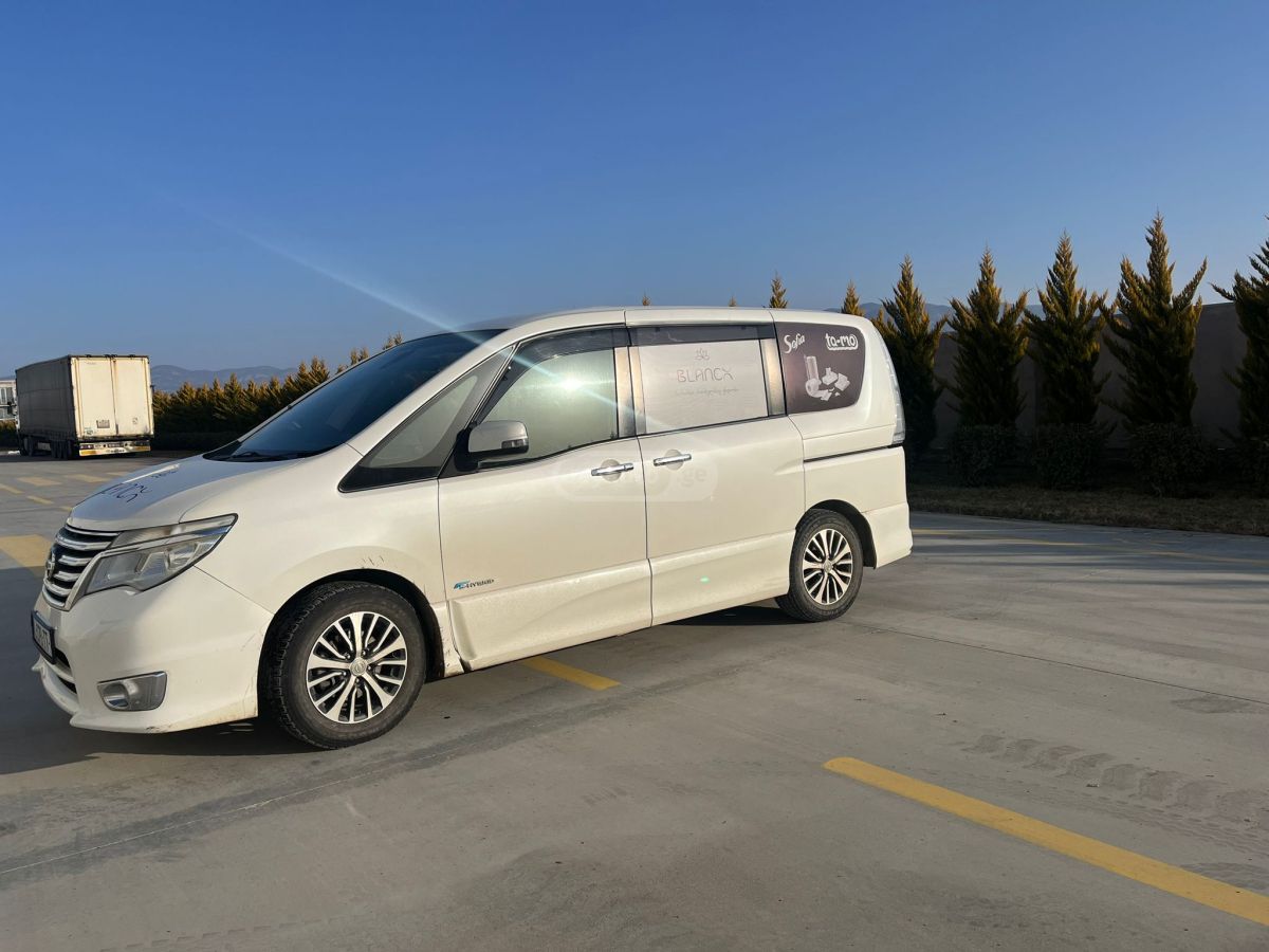 Nissan Serena 2014 — photo 2
