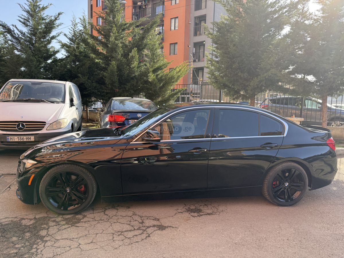 BMW 330 2017 — photo 2