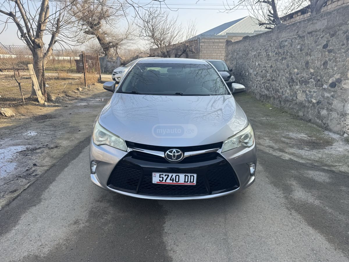 Toyota Camry 2017 — photo 2
