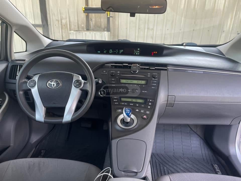 Toyota Prius 2010 — photo 2