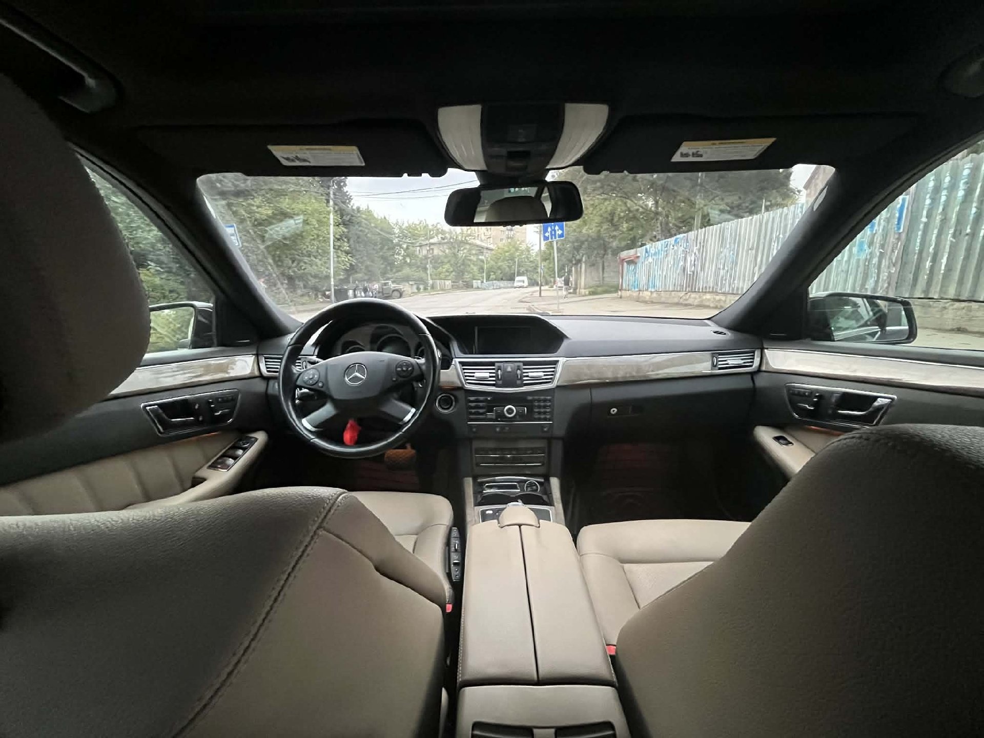 Mercedes-Benz E 350 2011 — photo 2