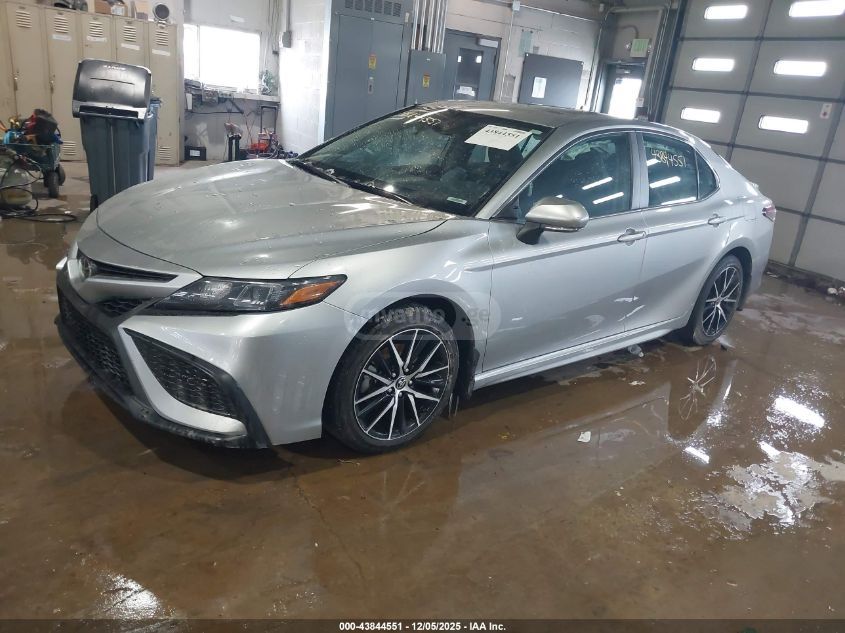 Toyota Camry 2024 — photo 2