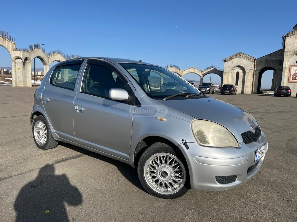 Toyota Vitz 2002 — photo 2