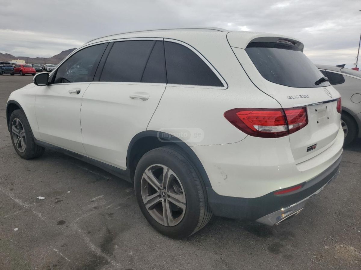Mercedes-Benz GLC 300 2017 — photo 2