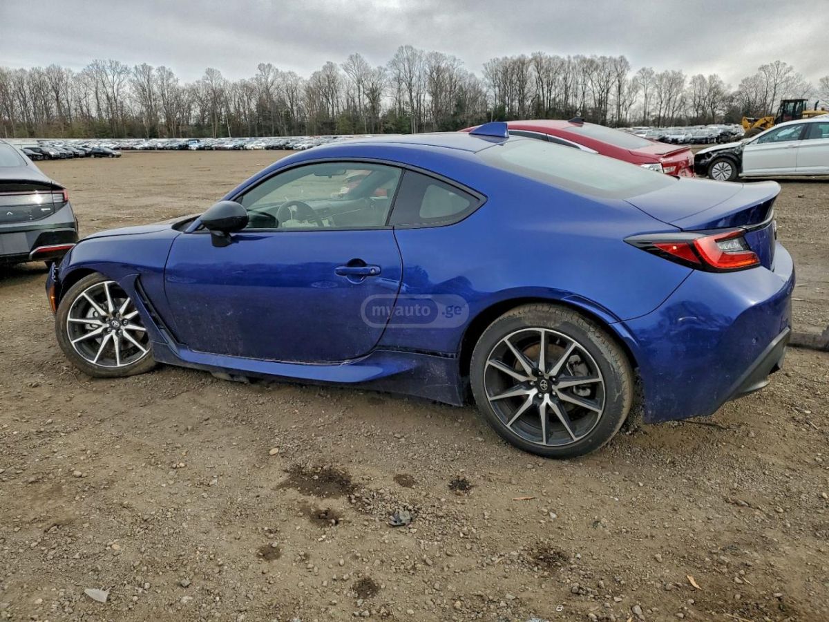 Toyota Progres 2024 — photo 2