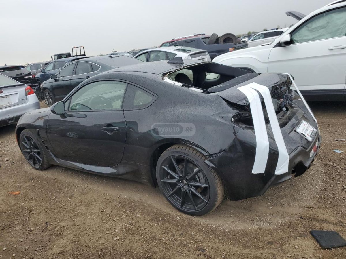 Toyota Progres 2025 — photo 2