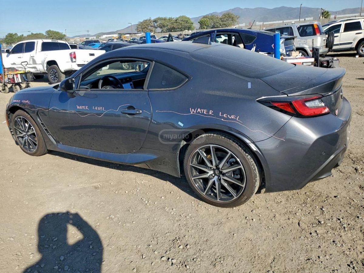 Toyota Progres 2025 — photo 2