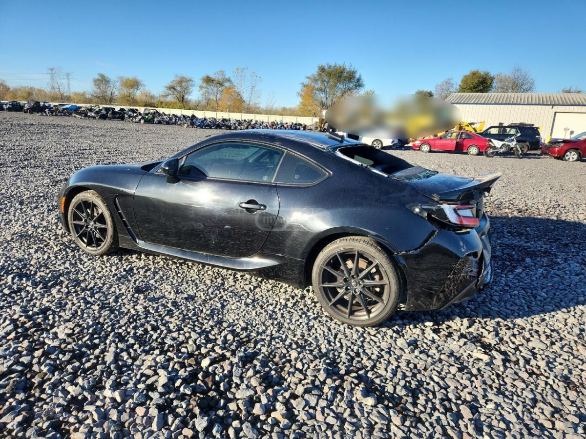 Toyota Progres 2022 — photo 2