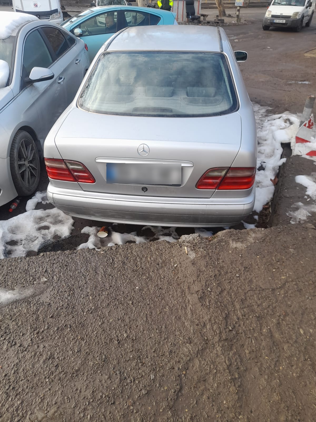Mercedes-Benz E 210