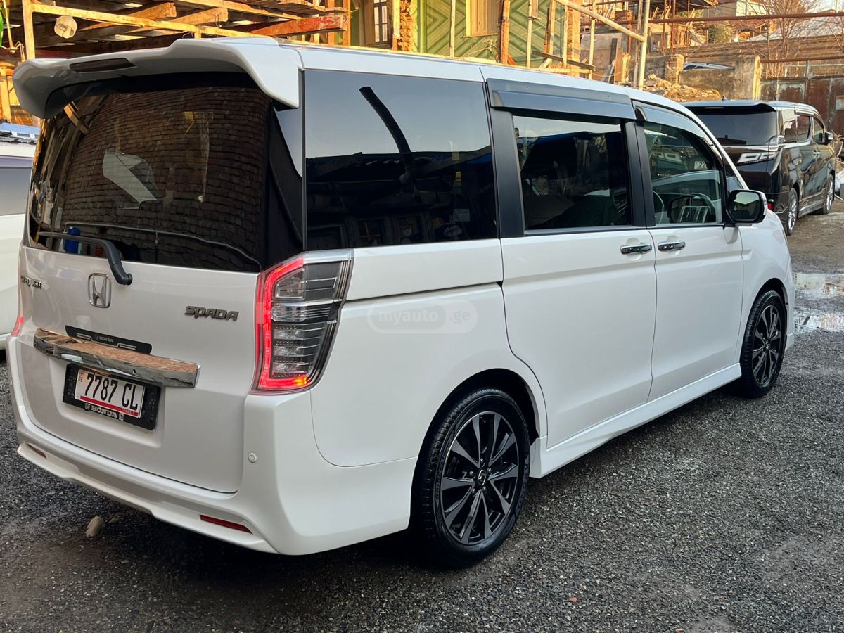 Honda Step Wagon 2014 — photo 2