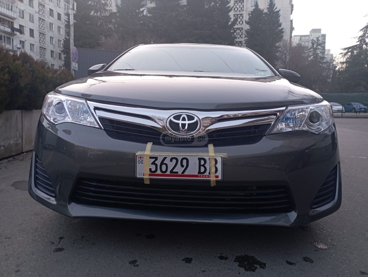 Toyota Camry 2014 — photo 2