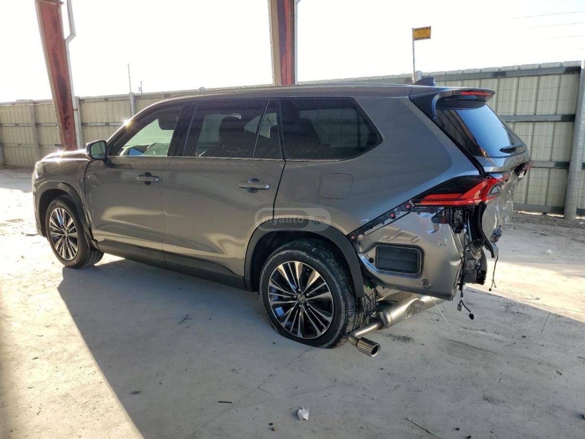 Toyota Grand Hiace 2025 — photo 2
