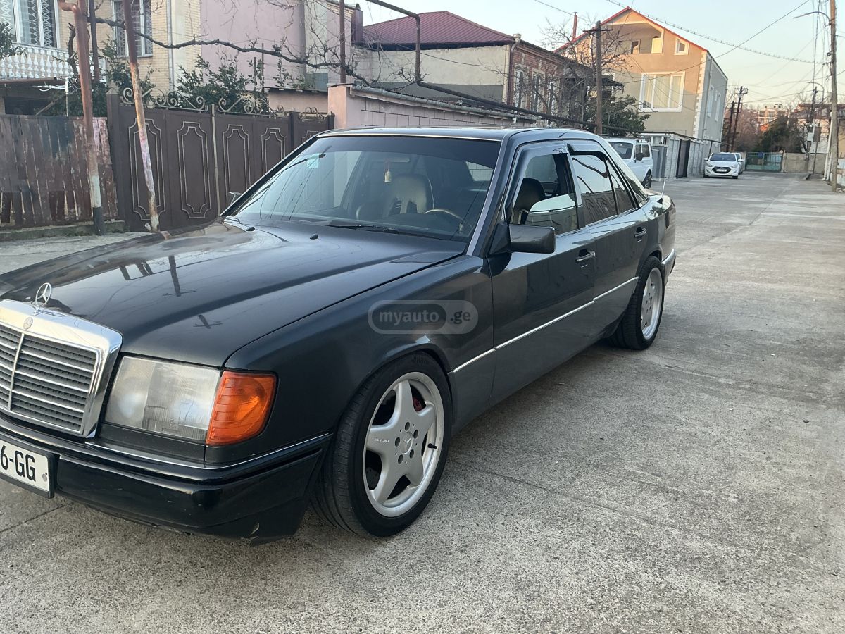Mercedes-Benz E 230 1992 — photo 2