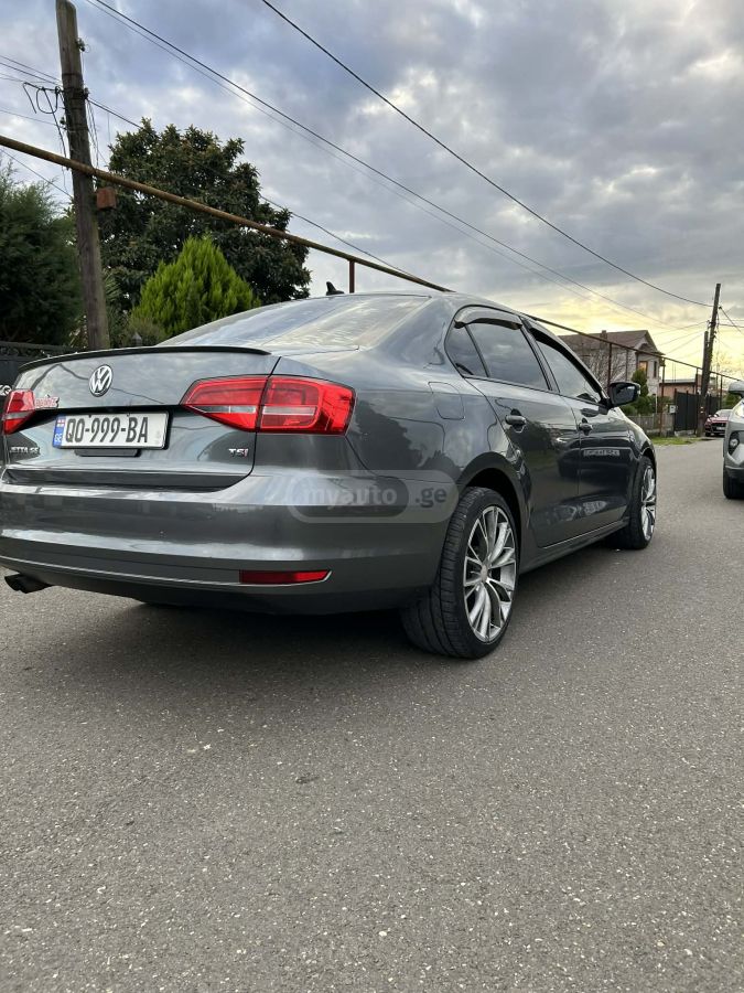 Volkswagen Jetta 2016 — photo 2
