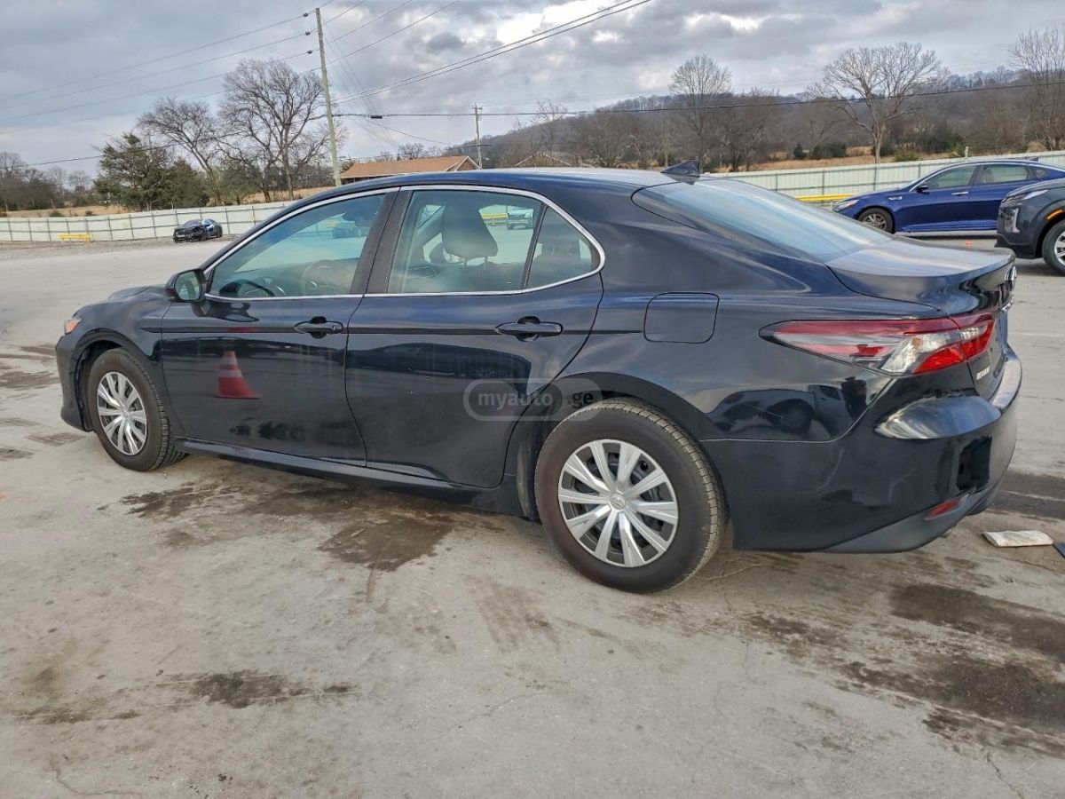 Toyota Camry 2022 — photo 2