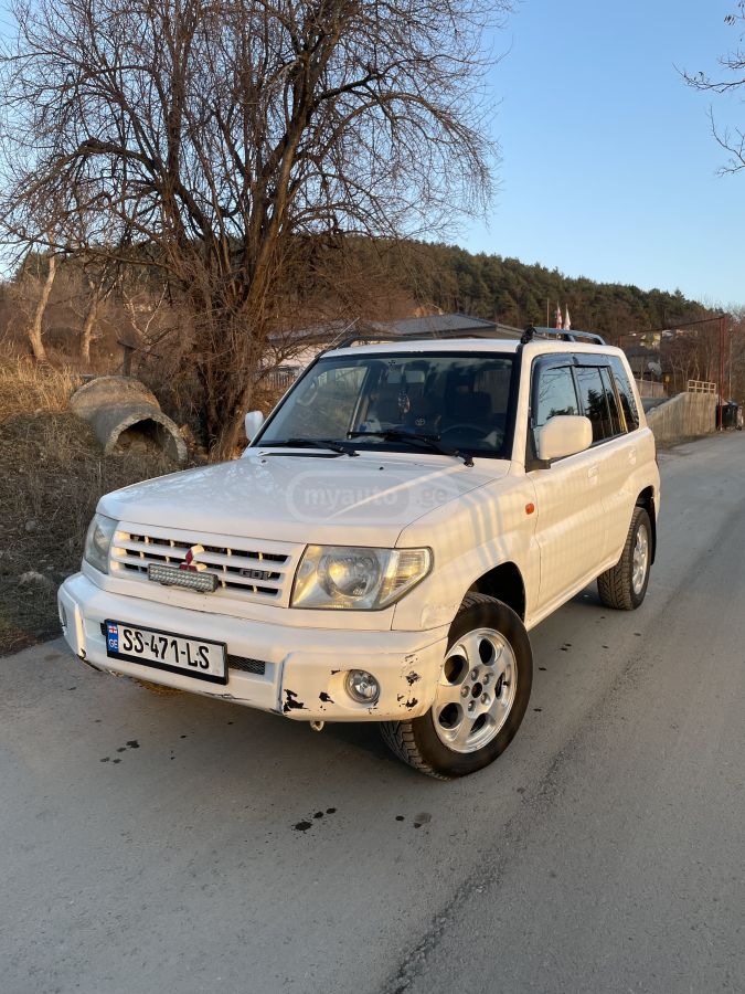 Mitsubishi Pajero IO