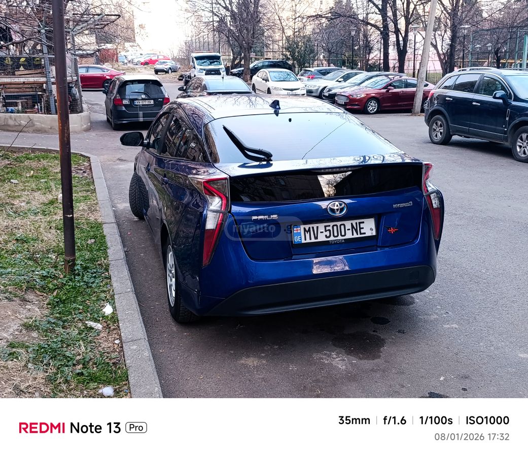Toyota Prius 2016 — photo 2