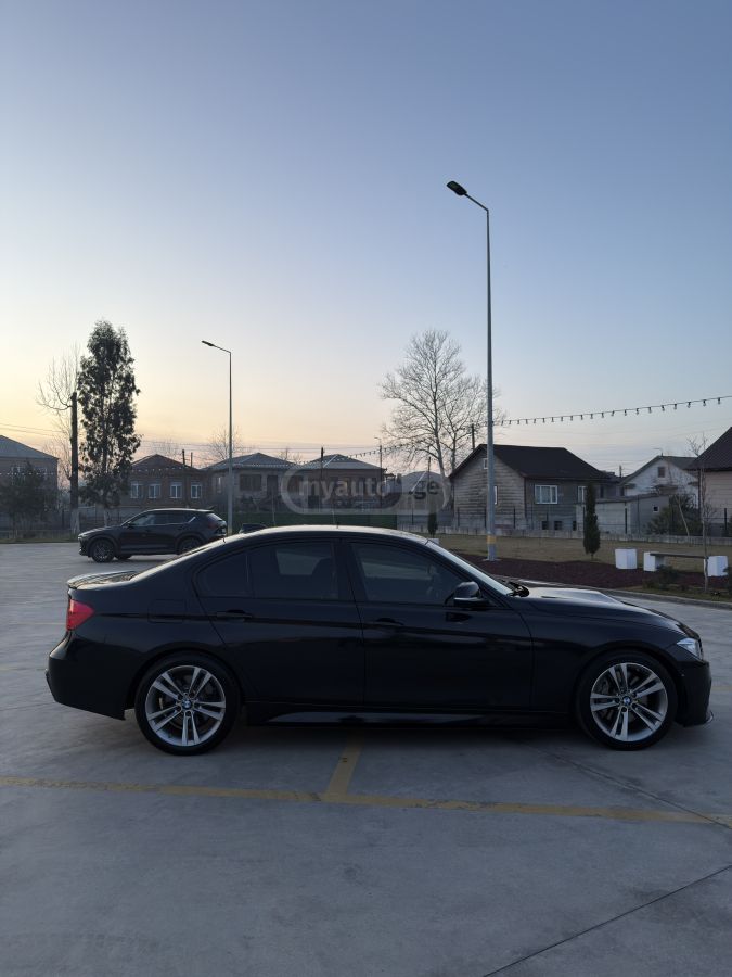 BMW 335 2013 — photo 2
