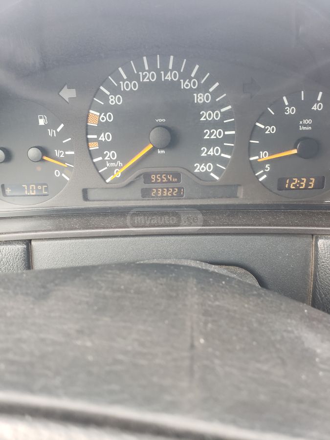 Mercedes-Benz E 200 1998 — photo 2