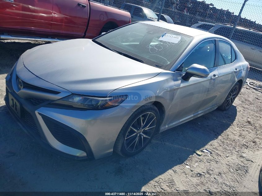 Toyota Camry 2023 — photo 2