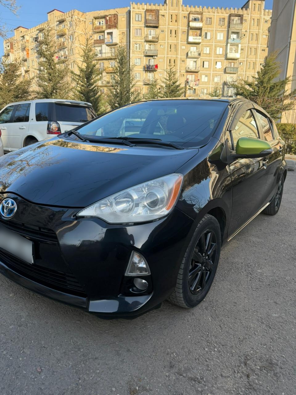 Toyota Prius C 2016 — photo 2