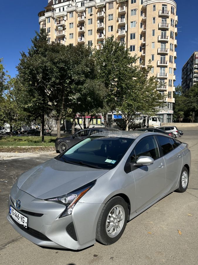 Toyota Prius 2016 — photo 2