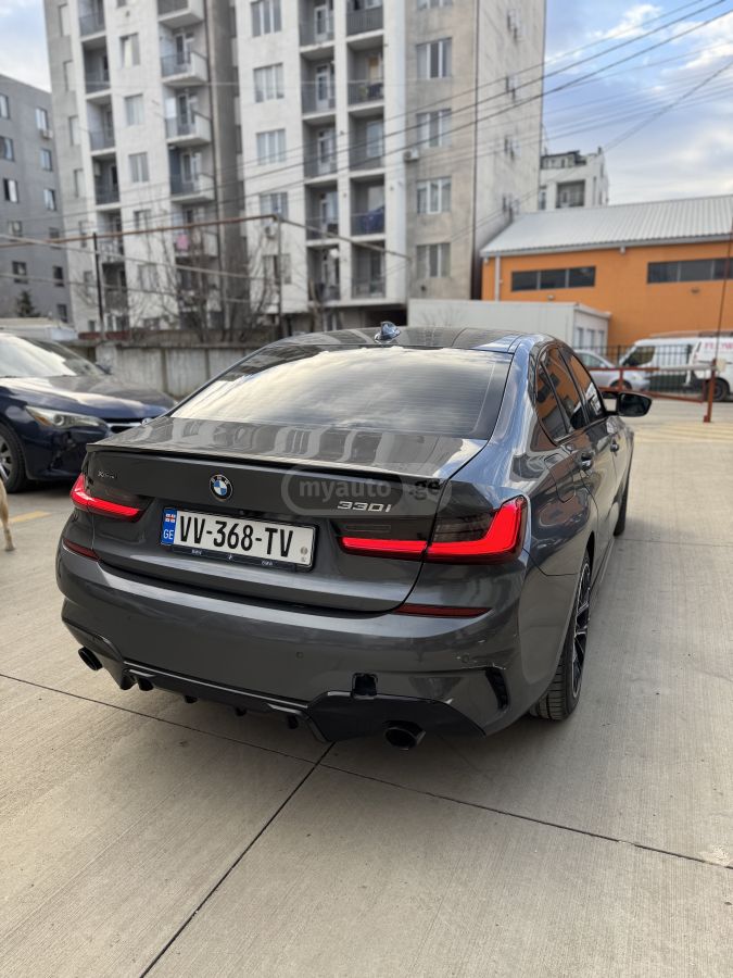 BMW 330 2019 — photo 2