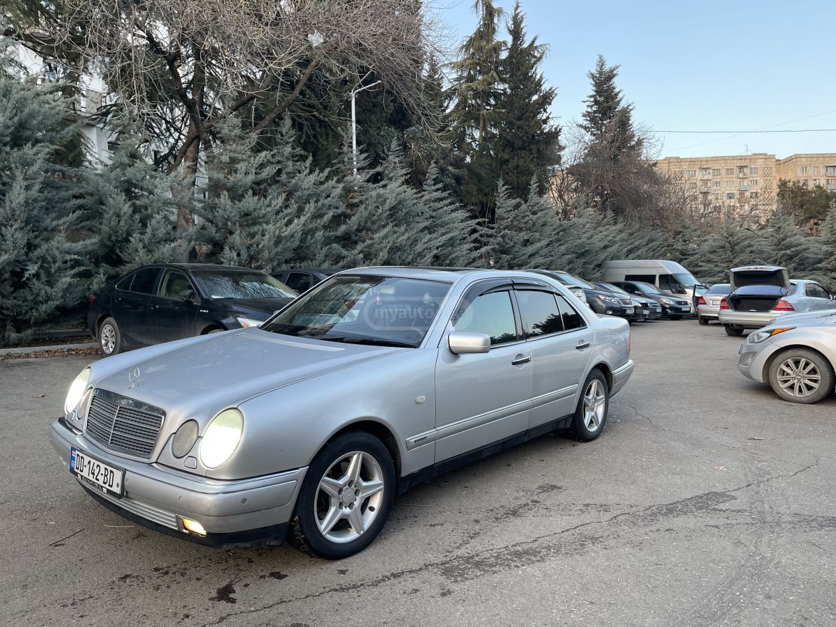 Mercedes-Benz E 320 1999 — photo 2