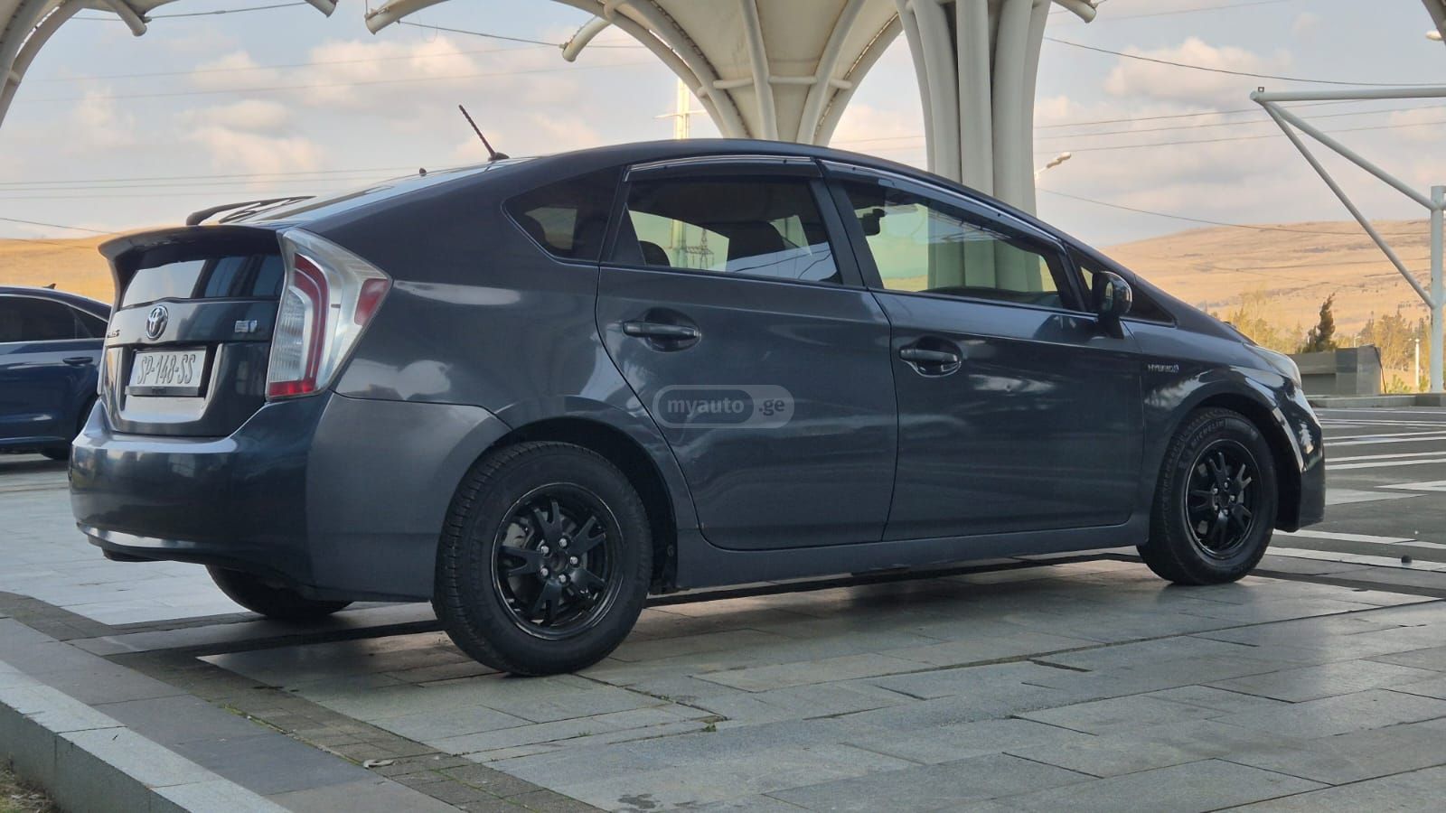 Toyota Prius 2015 — photo 2