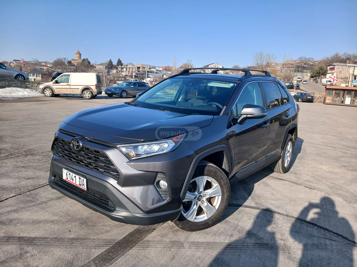 Toyota RAV4 2019 — photo 2