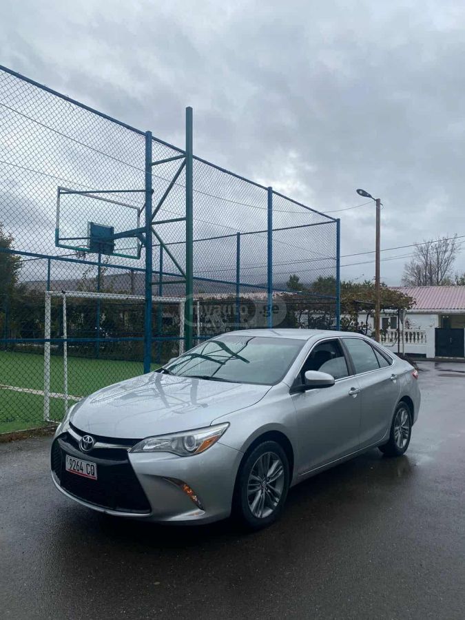 Toyota Camry 2016 — photo 2