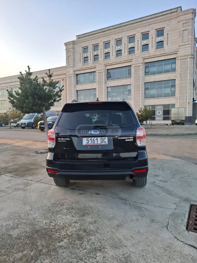 Subaru Forester 2017 — photo 2