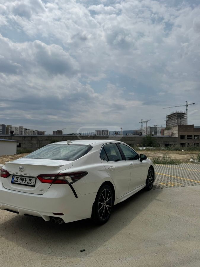 Toyota Camry 2021 — photo 2