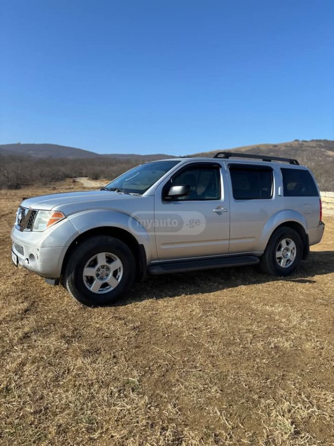 Nissan Pathfinder 2006 — photo 2