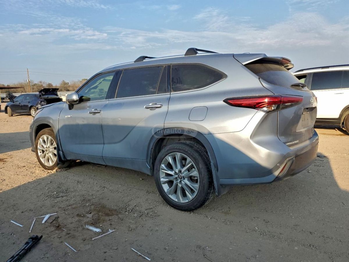 Toyota Highlander 2021 — photo 2