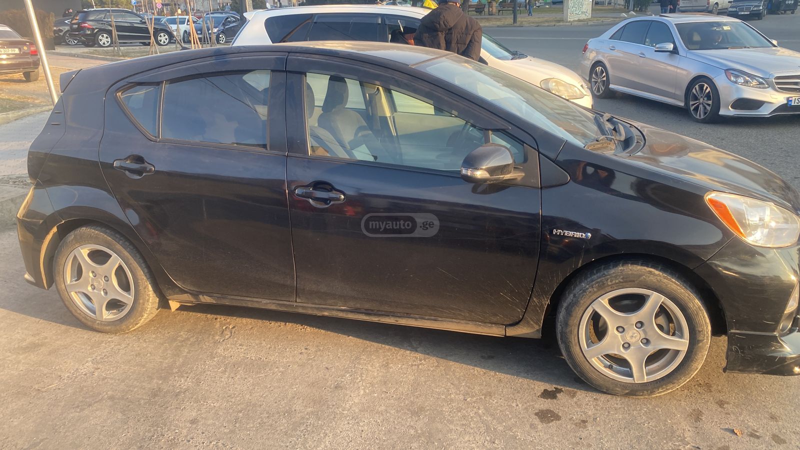 Toyota Prius C 2012 — photo 2