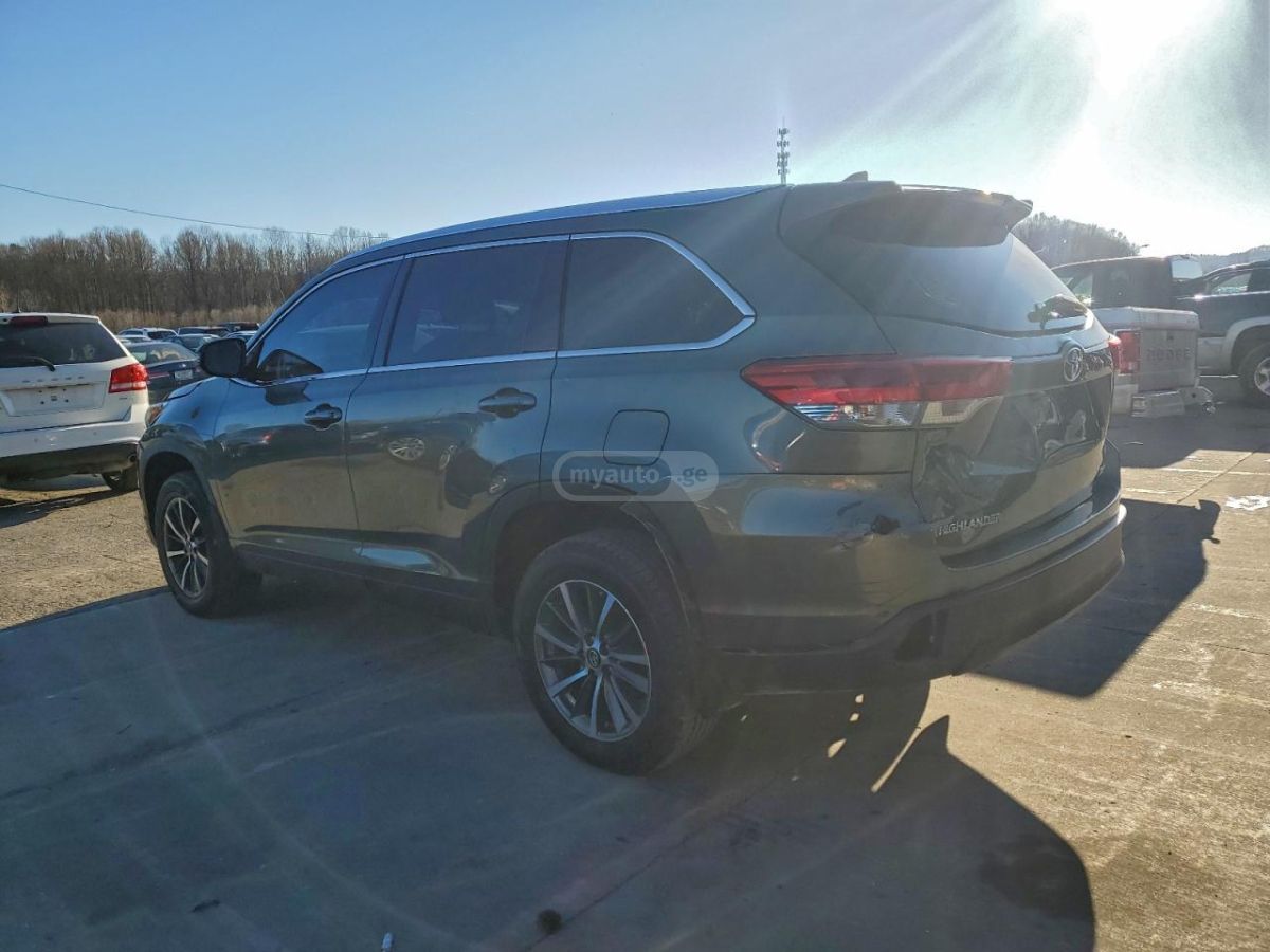 Toyota Highlander 2019 — photo 2