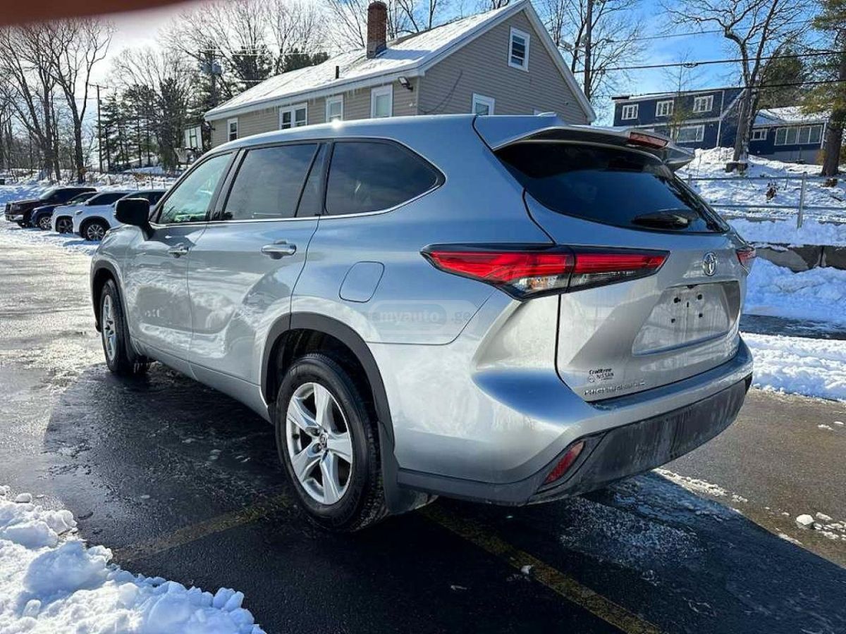 Toyota Highlander 2021 — photo 2